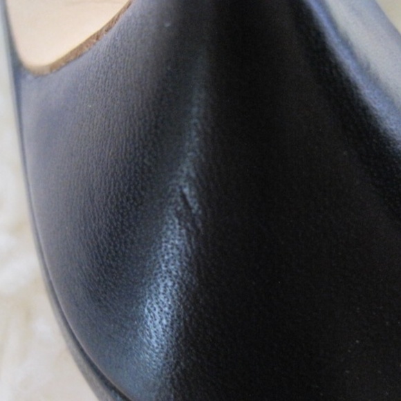 Authentic Carolina Herrera Insignia Sling Back Pumps - Picture 10 of 10